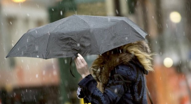 Meteo, 25 aprile con cappotto e ombrello: freddo e pioggia al Centrosud