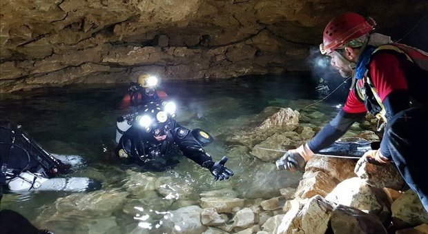 Speleosub cercano due sub dispersi in grotta, ma è una esercitazione