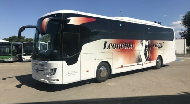 “Leoncino viaggi”, dipendente travolge e uccide il titolare mentre fa manovra con il bus a Casoria