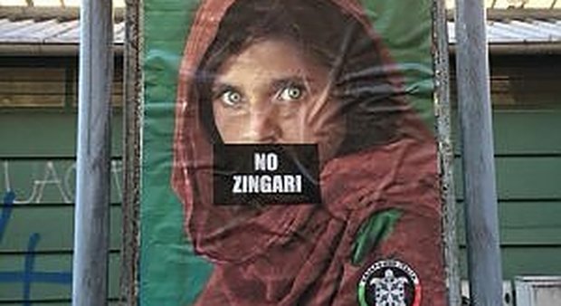 "No zingari", la foto della ragazza afgana di McCurry nel manifesto razzista a Torino