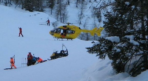 Folgarida, sciatore in vacanza cade sulla pista e muore