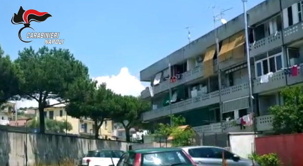 Napoli, 13enne aggredito con un tirapugni all'uscita da scuola: presi i sette bulli minorenni