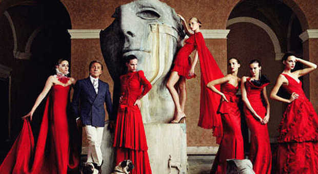 «Valentino: master of couture». L'Alta Moda italiana in scena a Londra