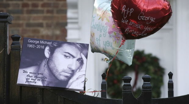 George Michael, i media inglesi: "Morto per overdose di eroina"