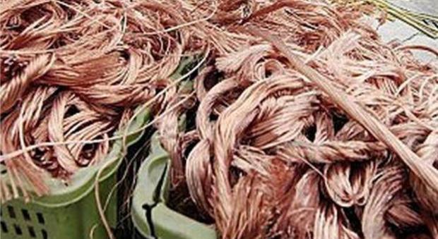 Napoli, rubano 500 metri di cavi di rame in un cantiere: due in arresto