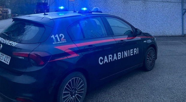 Il braccio resta incastrato sotto un cilindro d’acciaio: grave infortunio alla Impa, operaio portato all’ospedale in codice rosso