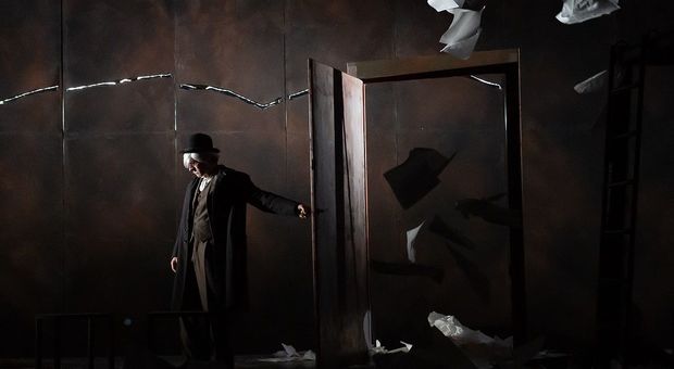 Sergio Rubini in scena con "Dracula" accanto a Luigi Lo Cascio. "Il teatro va tradito"