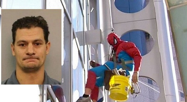 Si vestiva da Spiderman per i bimbi malati: condannato a 105 anni