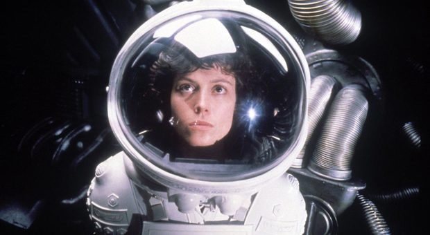 Space X apre la strada ai turisti spaziali, e Ripley torna sana e salva