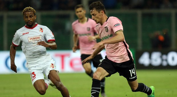 Serie B, Palermo-Bari 1-1: in gol La Gumina e Nené