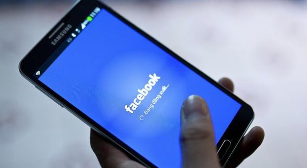 Facebook debutta nei pagamenti digitali: via al servizio Pay