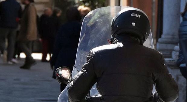 Firenze, guida senza patente e senza assicurazione: multa da 6mila euro