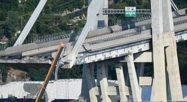 Ponte Morandi, ecco perché è caduto: un tirante tranciato di netto