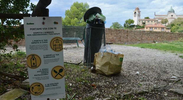 Ancona, vergogna Parco del Cardeto: un patrimonio dimenticato tra clochard e spazzatura