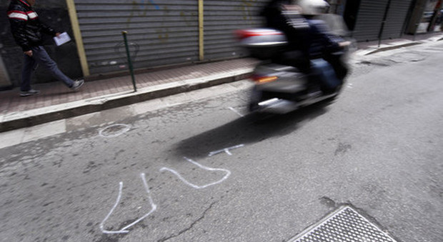 Napoli. Fabio ritrovato morto sull'asfalto a 21 anni: l'ombra del regolamento di conti