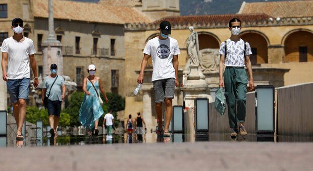 Virus, ricoverati ancora in aumento: primi due infetti dalla Spagna
