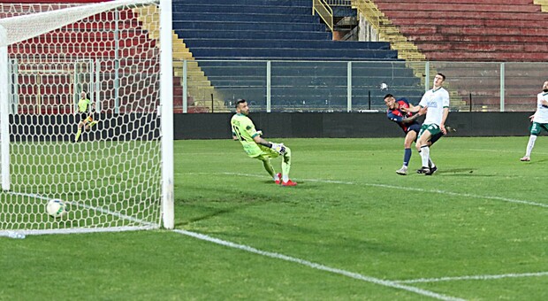Il gol di Tommasini in Taranto-Avellino