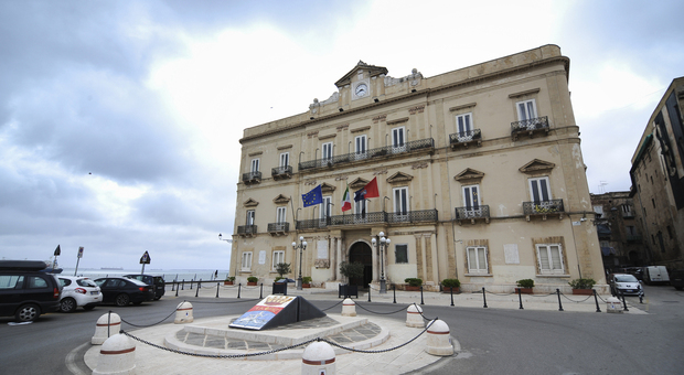 Pace fatta con il Pd: Viggiano torna nella giunta comunale di Taranto