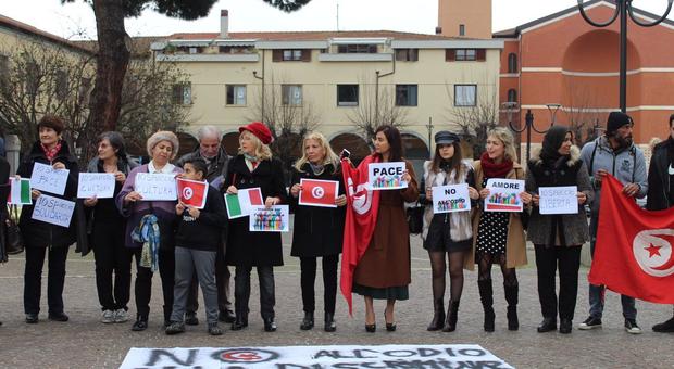 Salvini al citofono, la comunità tunisina scende in piazza: «Siamo emarginati»