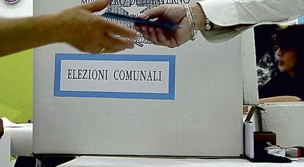 Elezioni comunali, per i sondaggi il centrosinistra è avanti. Favoriti Laforgia e Petruzzelli