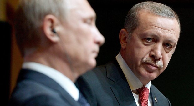 Jet russo abbattuto, cala la tensione Ankara-Mosca: Erdogan si scusa con Putin