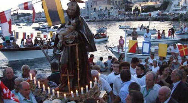 Ischia celebra San Giovan Giuseppe della Croce con gli ori degli emigranti in California