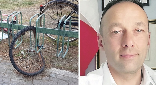Pesaro, la denuncia di Gambini: «Alla stazione mi hanno rubato dieci biciclette»