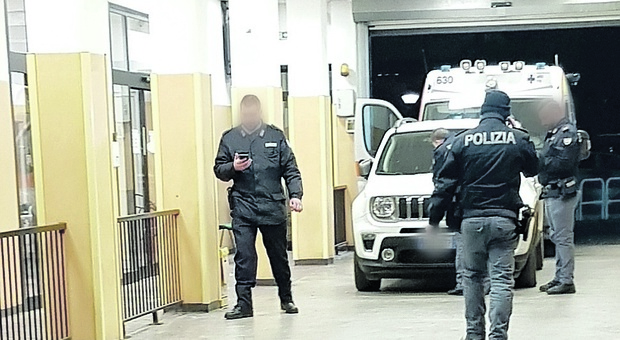 Botte a medici e infermieri, notte di terrore all'ospedale Grassi di Osia. L'aggressore: «Vi mando gli Spada»