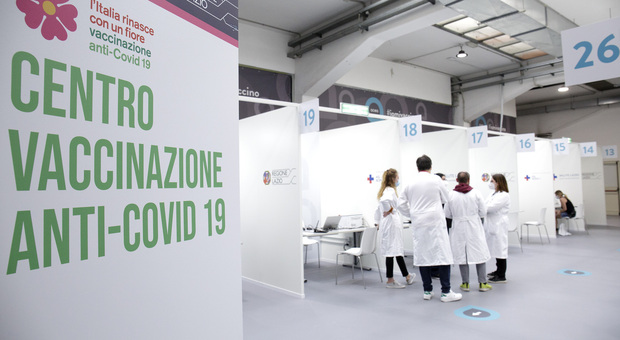 Vaccini Lazio, no ai richiami a ferragosto: salta il prossimo open day