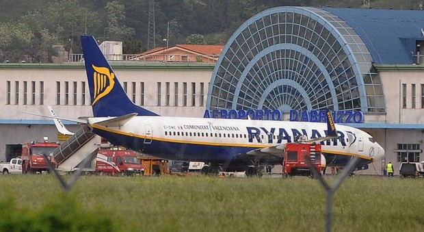 Pescara e "RajaNer": spopola l'hashtag tra ironia e dialetto sulla crisi dell'aeroporto