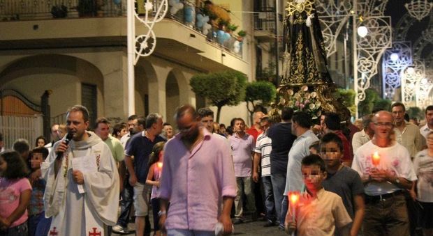 San Paolo Bel Sito: processione con inchino della Madonna alla casa del boss