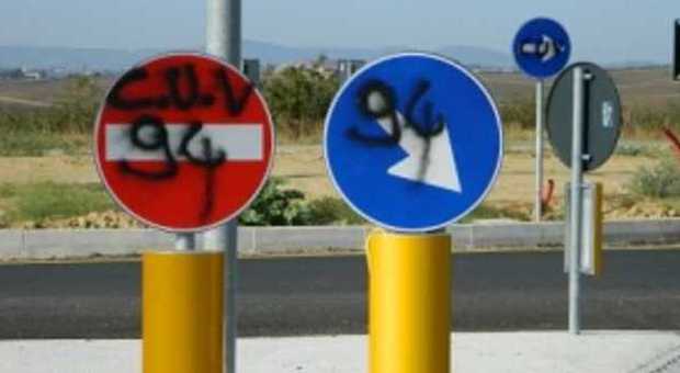 A Vicenza i vandali hanno rovinato i cartelli stradali e quelli delle piste ciclabili