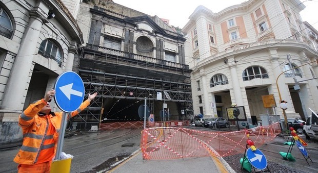 Galleria Vittoria, la grande beffa: pannelli a pezzi, cinque anni fa l'ultimo intervento di manutenzione