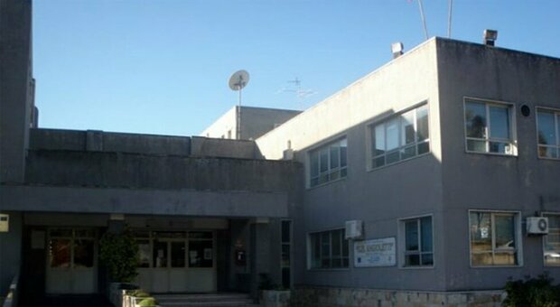 Covid a Torre del Greco, 10 positivi in classe e il sindaco chiude la scuola Angioletti