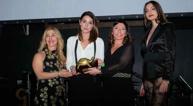 Carpisa Yamamay premia le «Donne per Napoli»: duemila persone alla festa di Natale