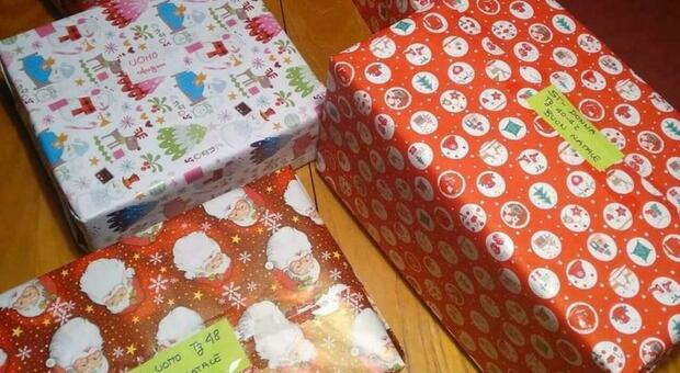 Roma, cento euro a chi ricicla la carta dei pacchi regalo di Natale: ecco come ottenerli
