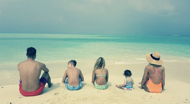 Totti posta il mare delle Maldive: «Qui con la famiglia, il regalo più bello»