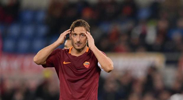 Totti: "Lascio la Roma, ma non il calcio: ho una nuova sfida"
