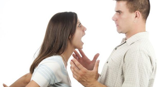 Donne troppo aggressive e uomini insicuri: ecco come è cambiato il rapporto