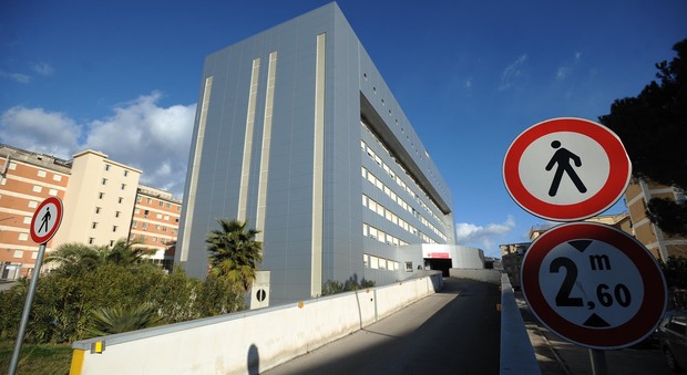 Blitz nell'ospedale della camorra: arrestati dirigenti e funzionari a Caserta, coinvolto anche l'ex supermanager Iovine