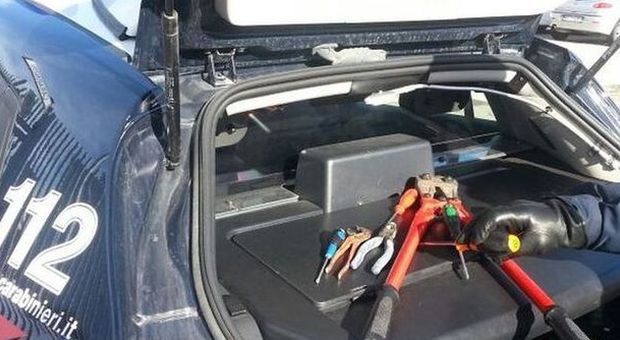 Il kit di arnesi da scasso trovato nell'auto
