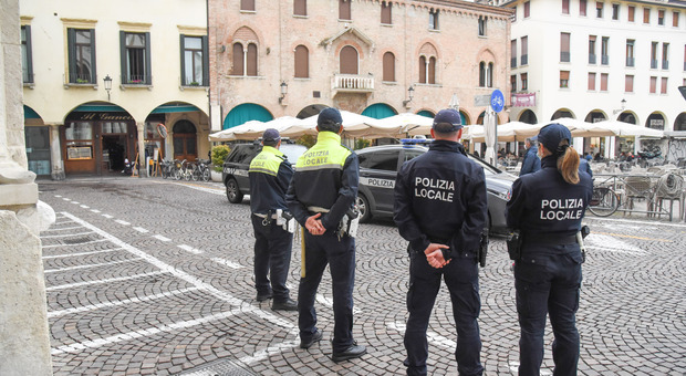 Piazza Duomo presidiata dagli agenti