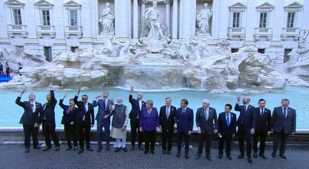 immagine G20, i leader a Fontana di Trevi per il lancio della monetina