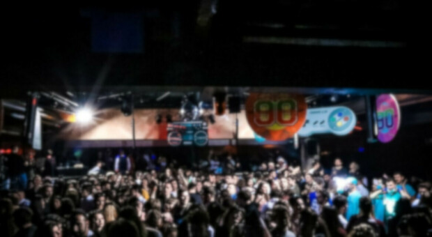 Virus. Muretto, serata folle in discoteca a Jesolo: «Dentro 4mila ragazzi, il doppio del limite stabilito»