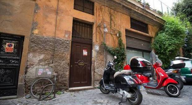 Ragazzina suicida a Roma ipotesi stupro. Sul tablet foto e video osè Sotto esame amici su Facebook
