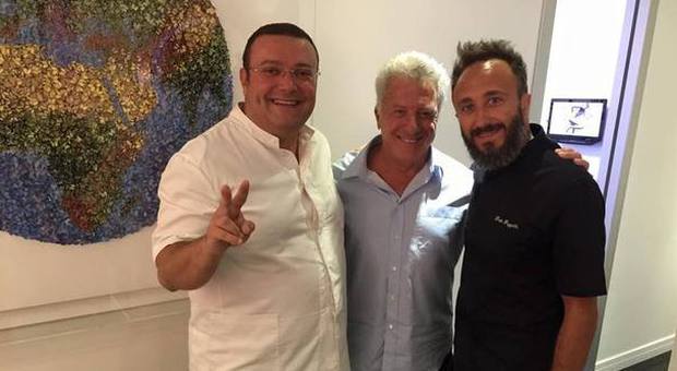 Dustin Hoffman si spezza un dente a Londra e vola a Roma dal medico Dustin Hoffman si spezza un dente a Londra e vola a Roma dal medico