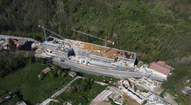 Il cantiere del nuovo ospedale Grifoni di Amatrice visto dall'alto