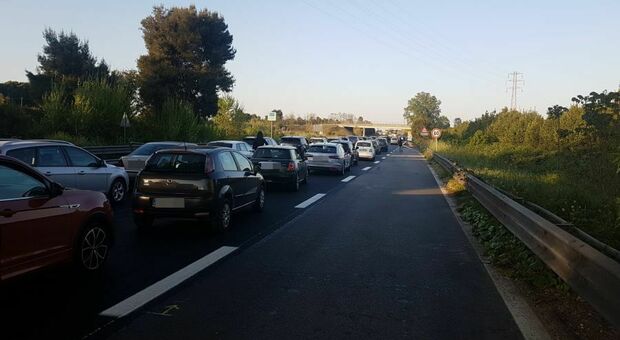 Civitanova, scontro tra due auto sulla superstrada: lunghe file e caos traffico