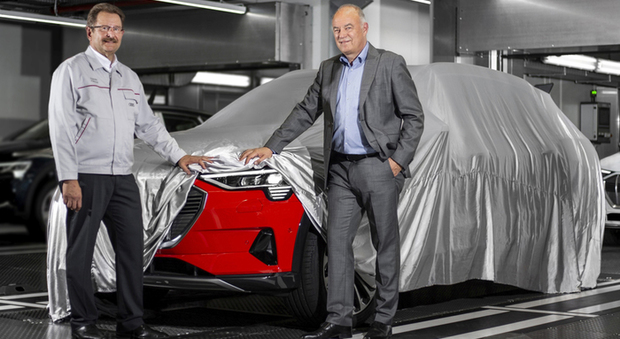 Peter Koessler, membro del board per la produzione e la logistica di Audi AG, e Patrick Danau, AD di Audi Bruxelles