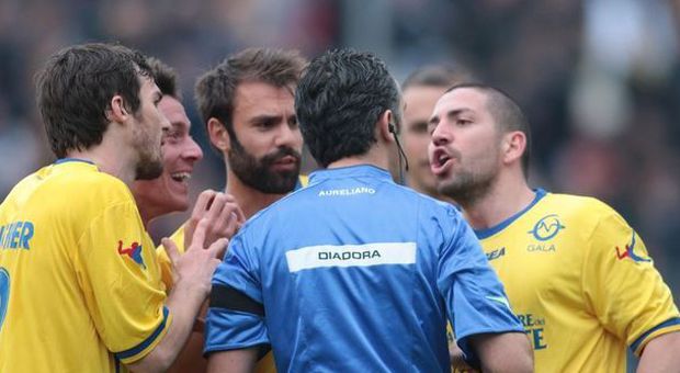 In panchina biglietto "pari su rigore" Frosinone-Entella finisce 3-3 su rigore
